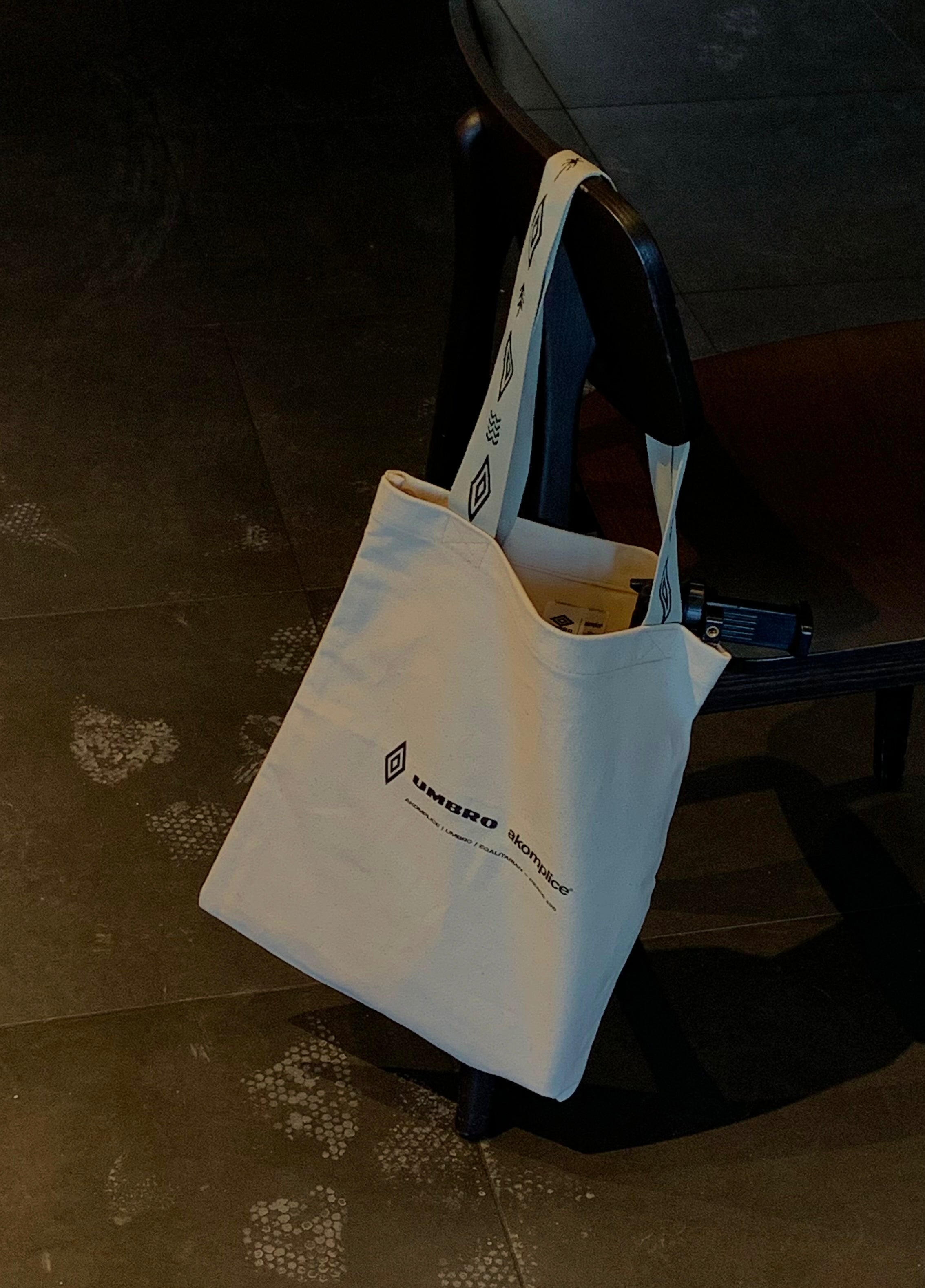 AKOMPLICE ALL LIFE DIAMOND TOTE