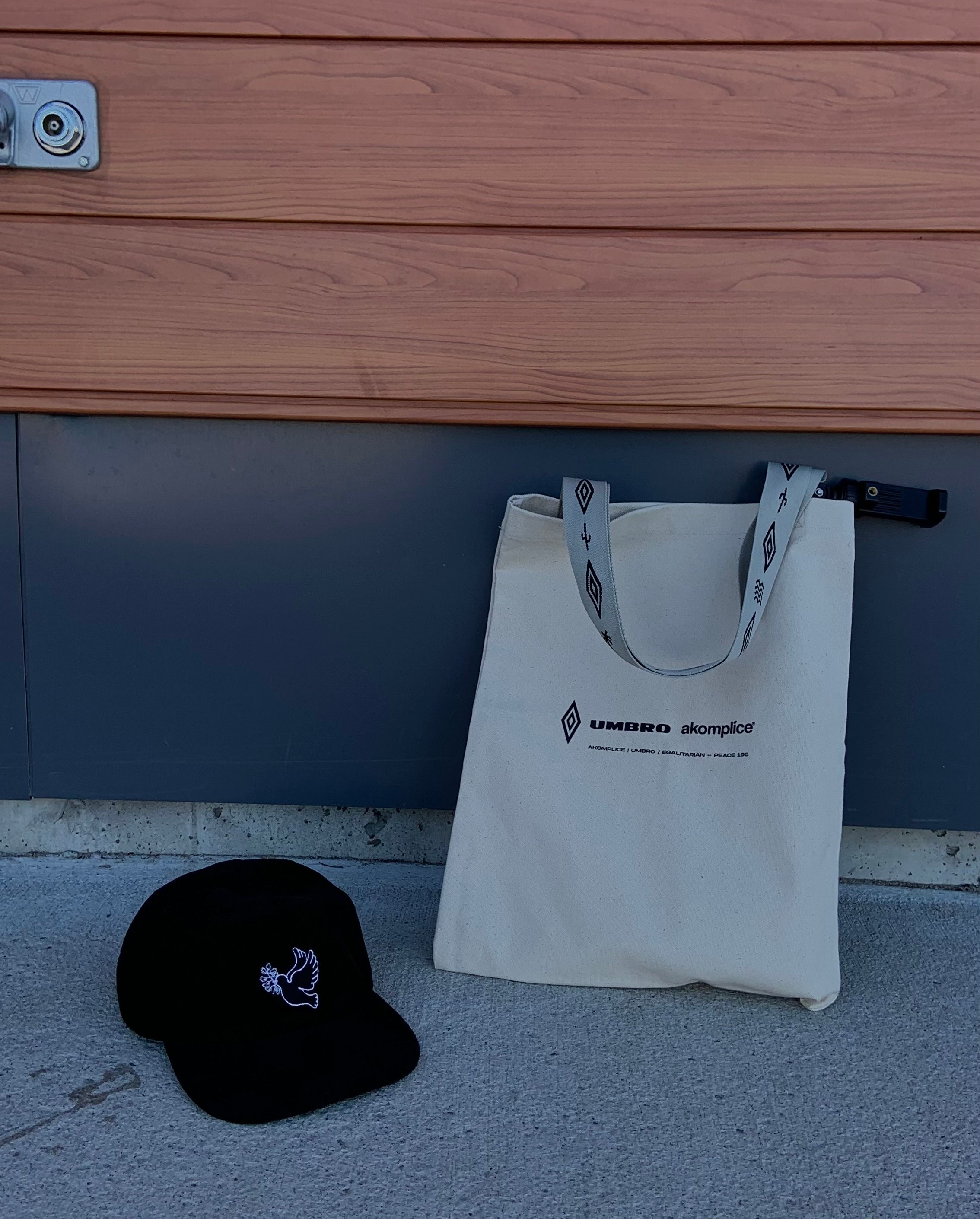 AKOMPLICE ALL LIFE DIAMOND TOTE
