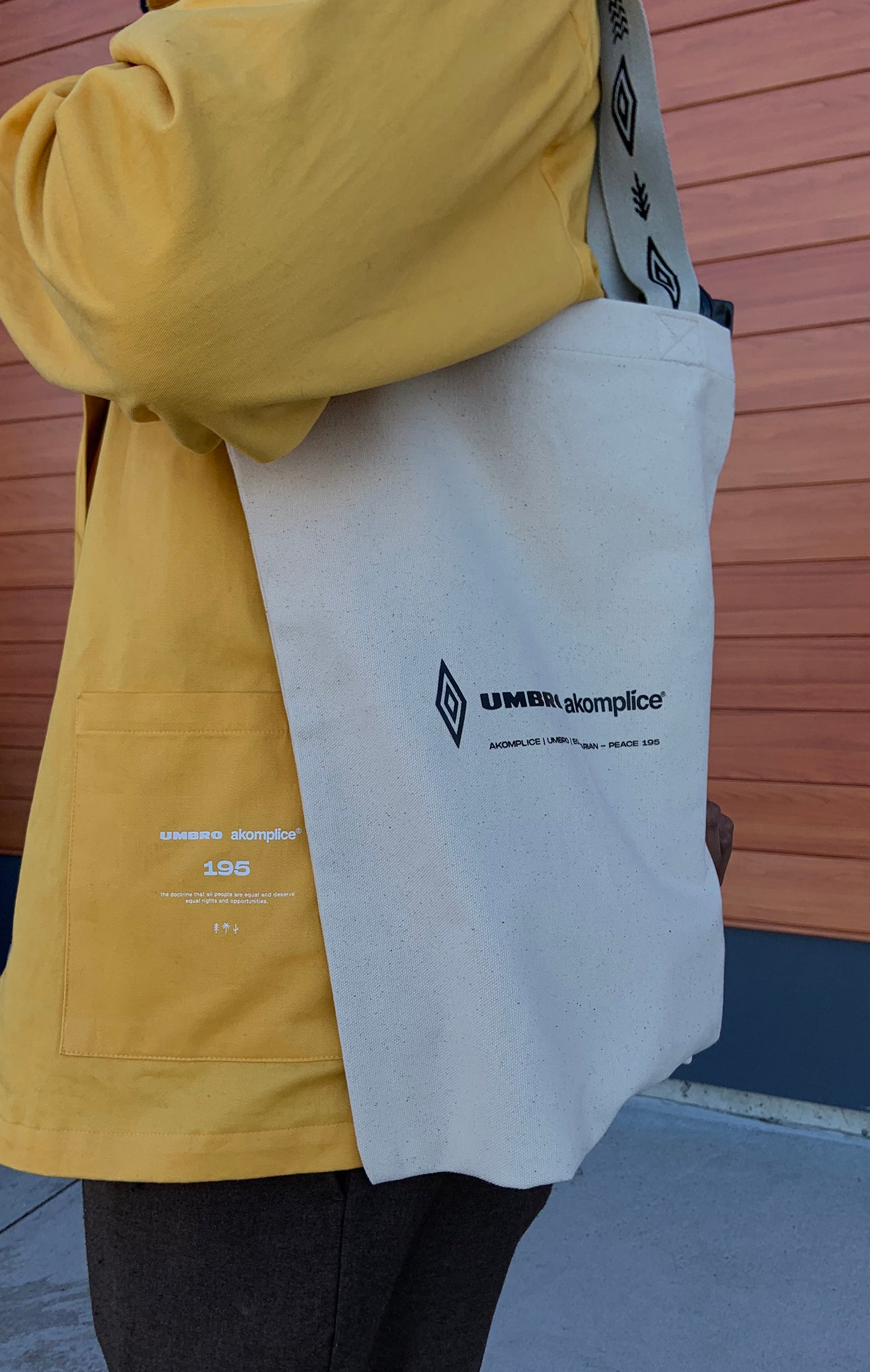 AKOMPLICE ALL LIFE DIAMOND TOTE